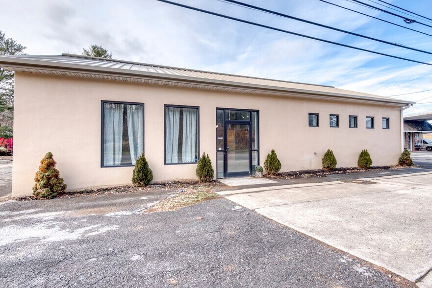 Primary Photo Of 324 S Commerce St, Marion Loft Creative Space For Sale