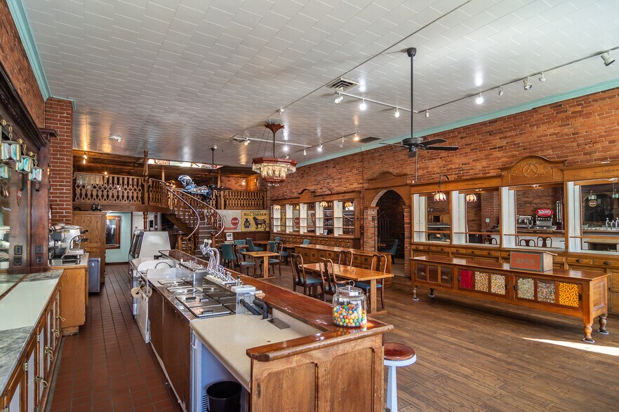 More Photos Of 115 NE Locust St, Oakland Restaurant For Sale