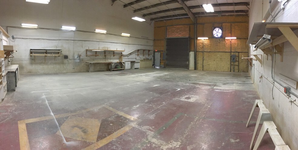 More Photos Of 12165 Metro Pky, Fort Myers Light Manufacturing For Lease
