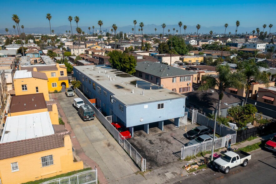 More Photos Of 921 W 82nd St, Los Angeles Apartments For Sale