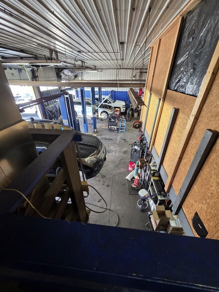 More Photos Of 6401 Thompson Rd, Syracuse Auto Repair For Lease