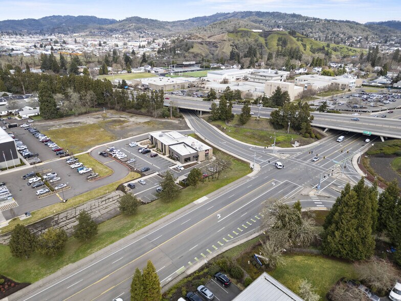 More Photos Of 722 W Harvard Ave, Roseburg Storefront Retail Office For Sale