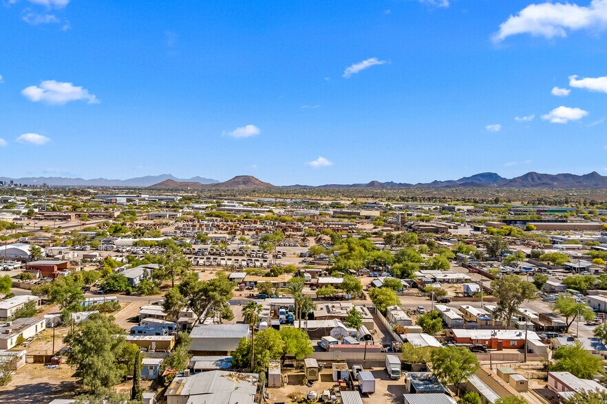 More Photos Of 2200 La Osa st, Tucson Light Distribution For Lease