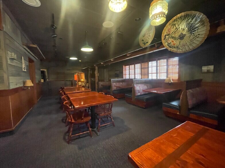 More Photos Of 2319 W Loop 250 N, Midland Flex For Sale