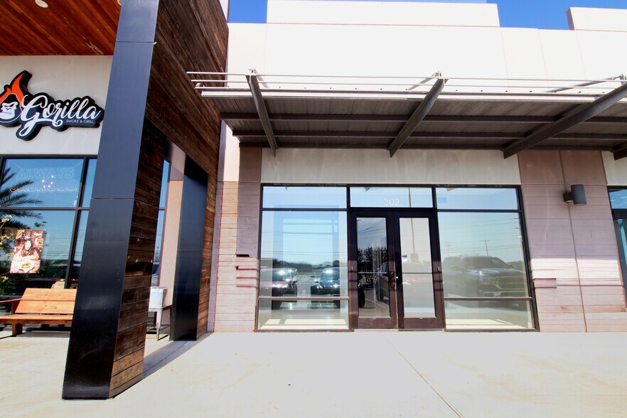 More Photos Of 3910 E Del Mar Blvd, Laredo Restaurant For Lease