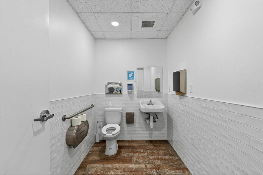 More Photos Of 105 Monroe Rd, Sanford General Retail For Sale