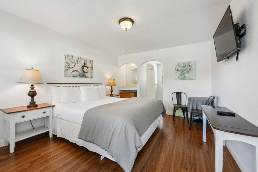 More Photos Of 1623 Lake St, Calistoga Hotel For Sale