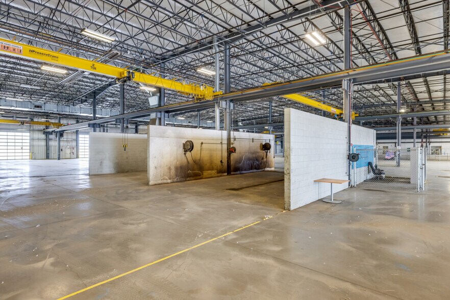 More Photos Of 805 48th Ave W, Williston Manufacturing For Lease