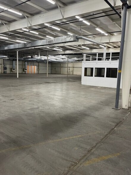 More Photos Of 606 Pine Tree Rd, Oxford Warehouse For Lease