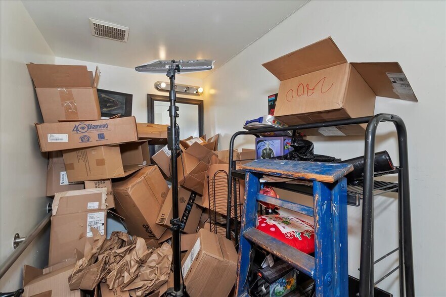 More Photos Of 40716 Village Dr, Big Bear Lake Freestanding For Sale