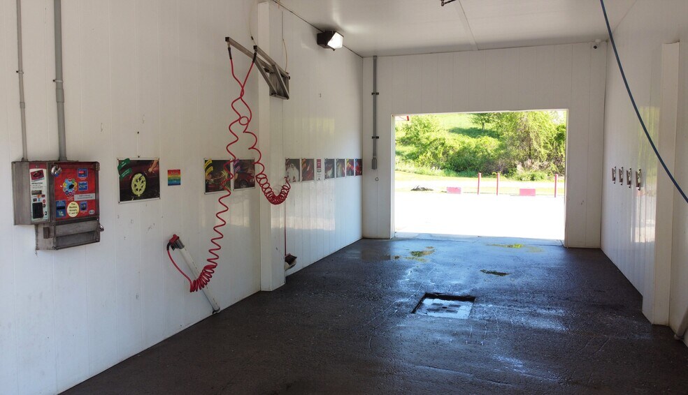 More Photos Of 6152 Paradise Valley Rd, Cresco Carwash For Sale