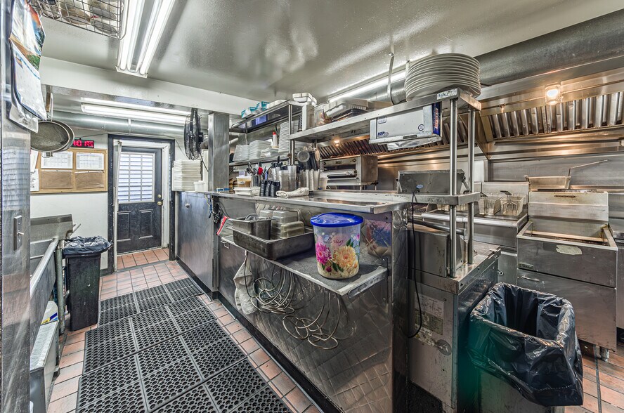 More Photos Of 99 Aurora St, Lancaster General Retail For Sale