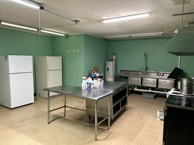 More Photos Of 134 Baltimore St, Hanover Flex For Lease