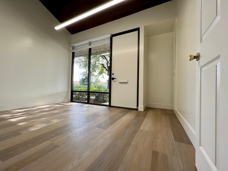 More Photos Of 5320 Carpinteria Ave, Carpinteria Office For Lease