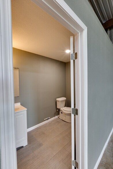 More Photos Of 440 N Jefferson St, Lancaster Industrial For Lease