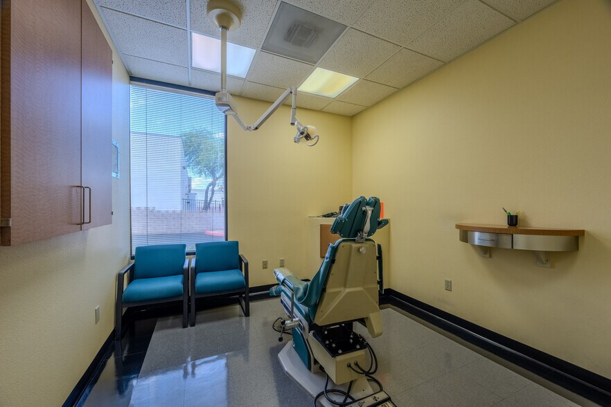 More Photos Of 1570 S Rainbow Blvd, Las Vegas Office For Lease