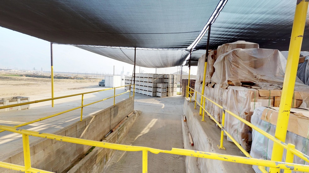 More Photos Of 818 S Derby St, Arvin Refrigeration Cold Storage For Sale