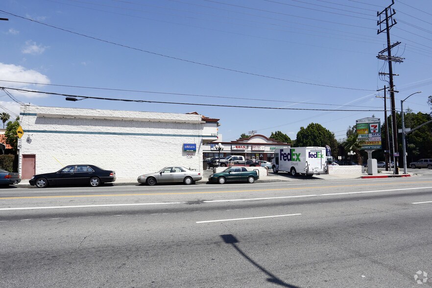 More Photos Of 8707 Lindley Ave, Northridge Storefront For Sale