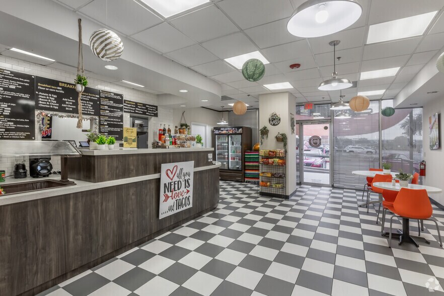 More Photos Of 8866 Gulf Fwy, Houston Unknown For Lease