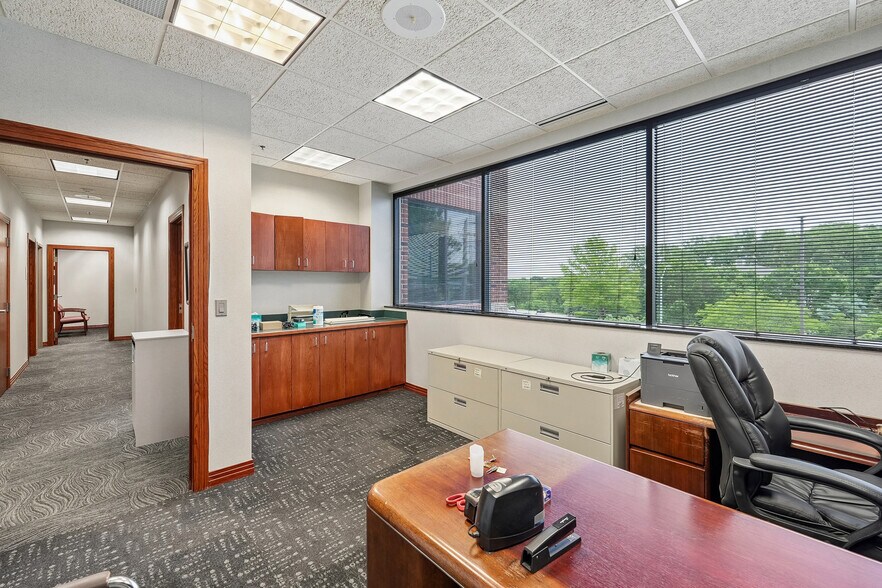 More Photos Of 1250 NW 142nd St, Clive Office For Lease