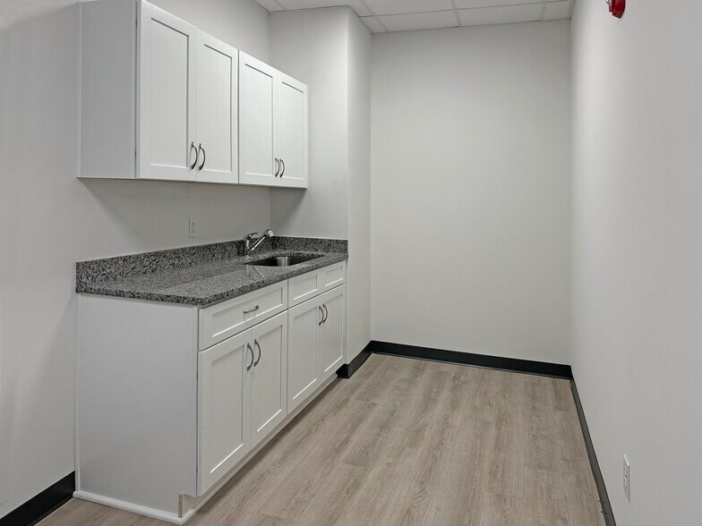 More Photos Of 8301 Cypress Plaza Dr, Jacksonville Unknown For Lease