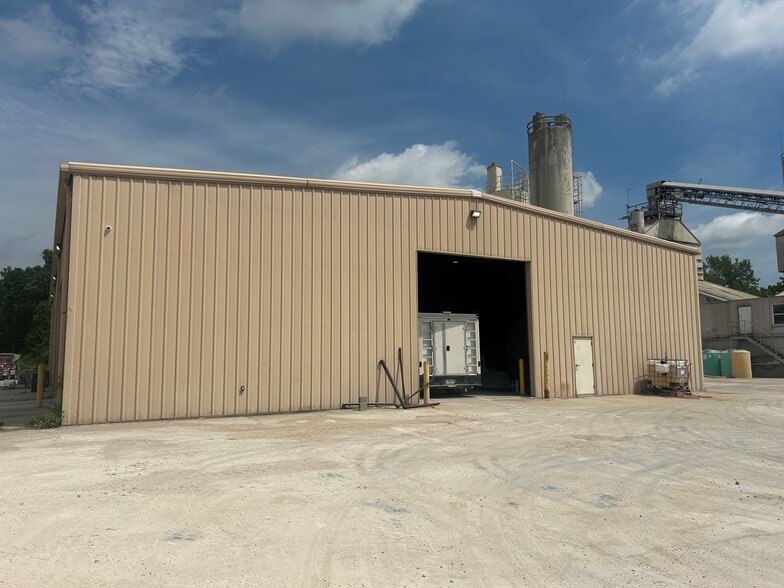 More Photos Of 5010 Old Alton Edwardsville Rd, Edwardsville Industrial For Sale