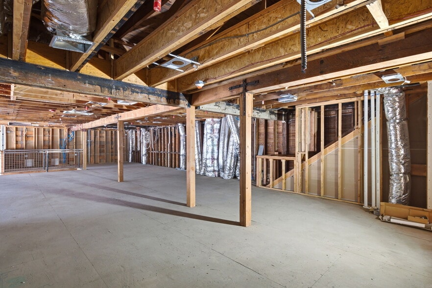 More Photos Of 1623-1633 19th St, Bakersfield Freestanding For Lease