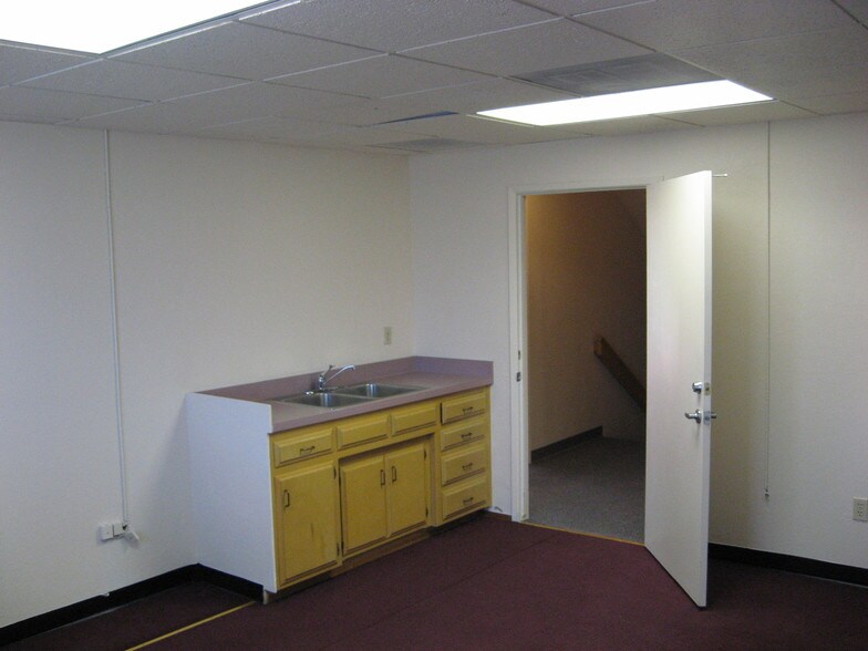More Photos Of 4420 Easton Dr, Bakersfield Office For Lease