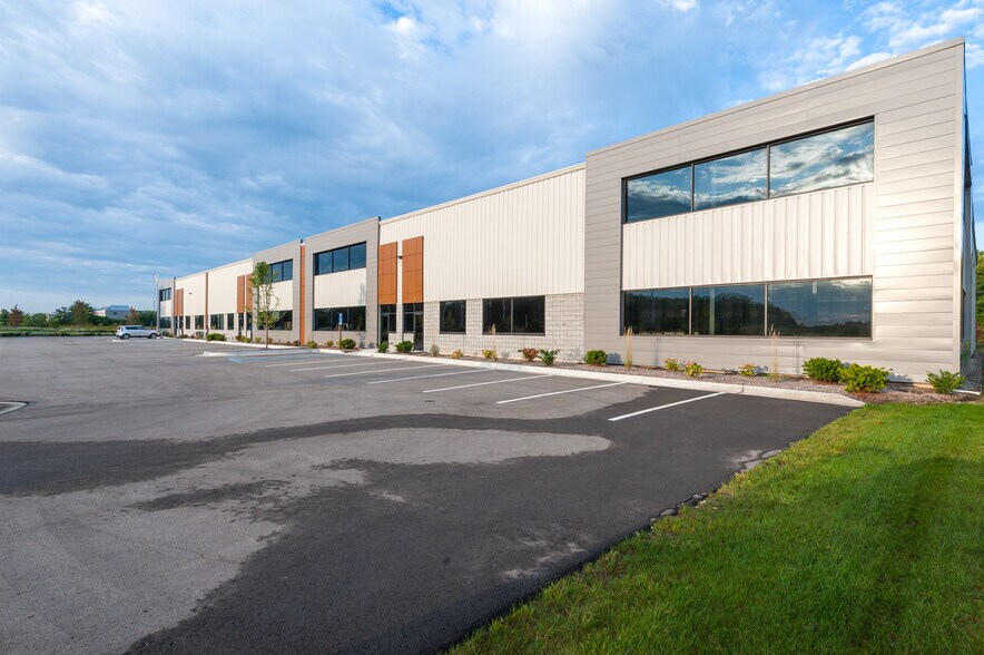 More Photos Of 5575 Kraft Ave SE, Grand Rapids Manufacturing For Lease