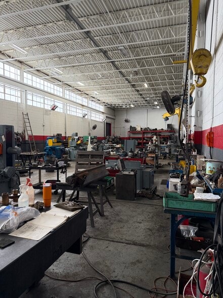 More Photos Of 30744 Groesbeck Hwy, Roseville Manufacturing For Sale