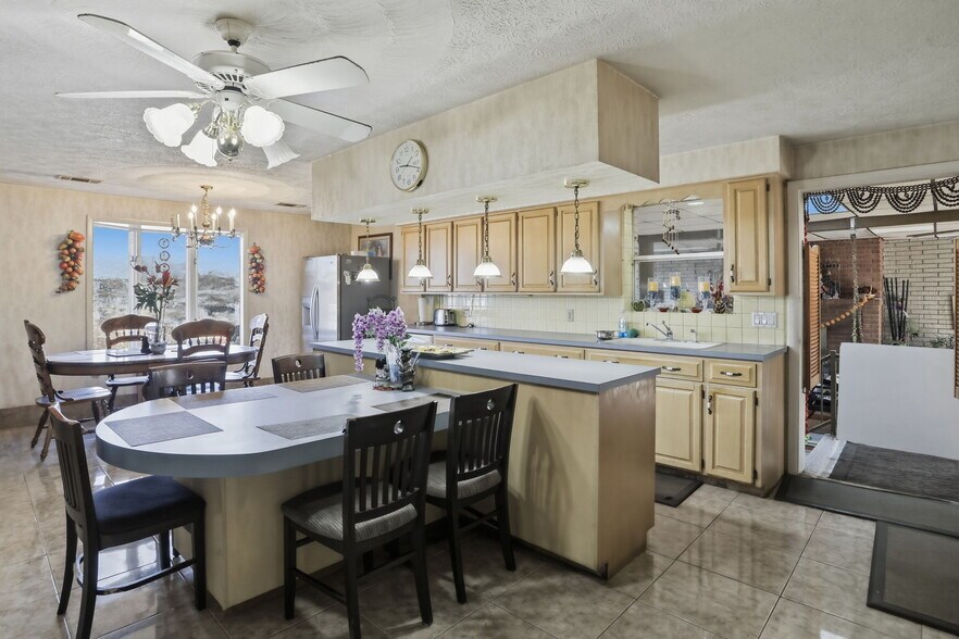 More Photos Of 501 S Breezewood Rd, Breezewood Specialty For Sale