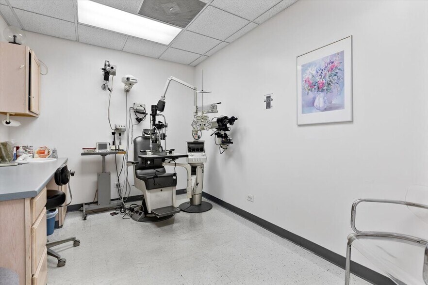 More Photos Of 2719 W Peterson Ave, Chicago Healthcare For Sale