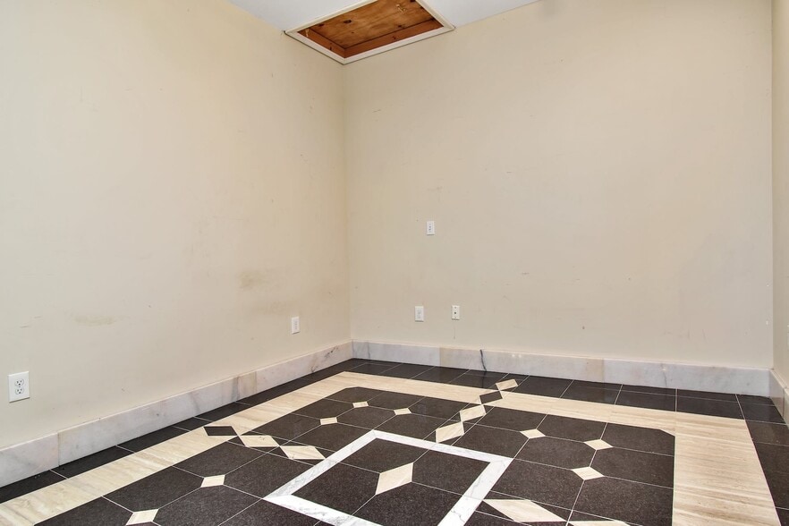 More Photos Of 507-511 45th St, Union City Health Club For Lease