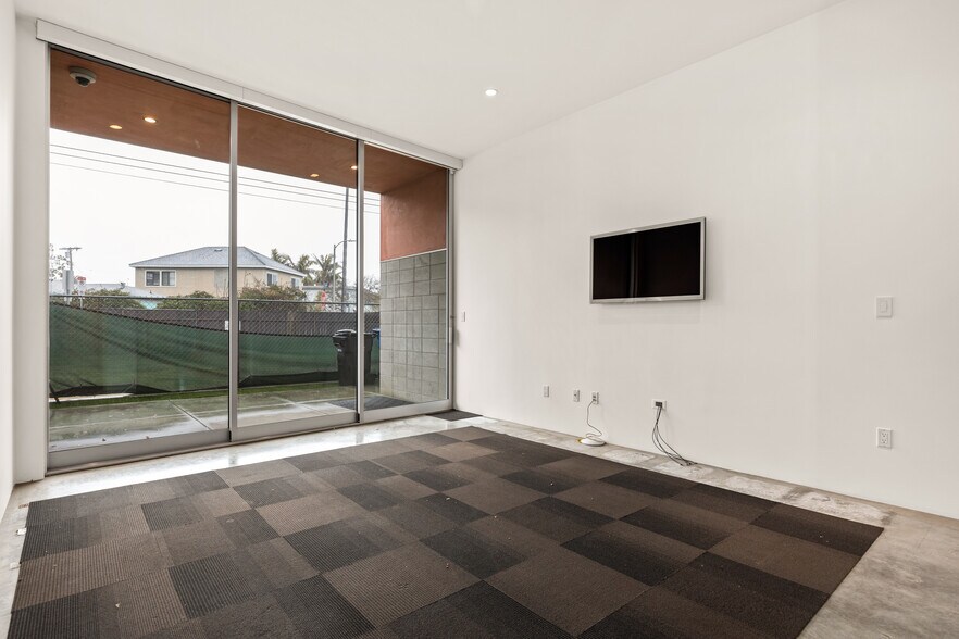 More Photos Of 1015 Abbot Kinney Blvd, Venice Office Residential For Sale