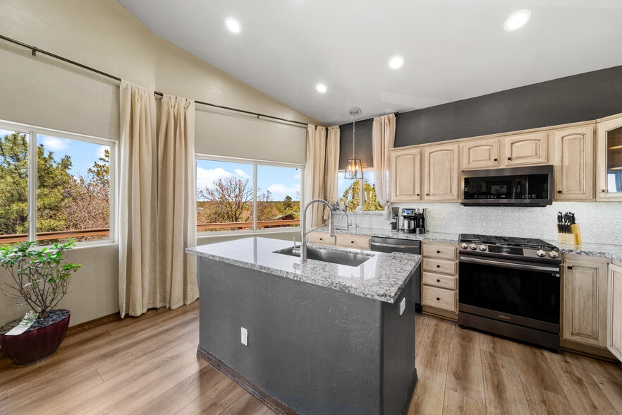 More Photos Of 7056 Bustin Dutch Trl, Show Low Multifamily For Sale