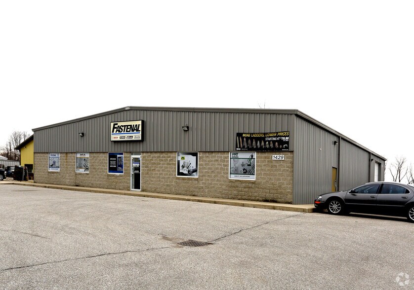 Primary Photo Of 1429 W Main St, Greenfield Freestanding For Lease