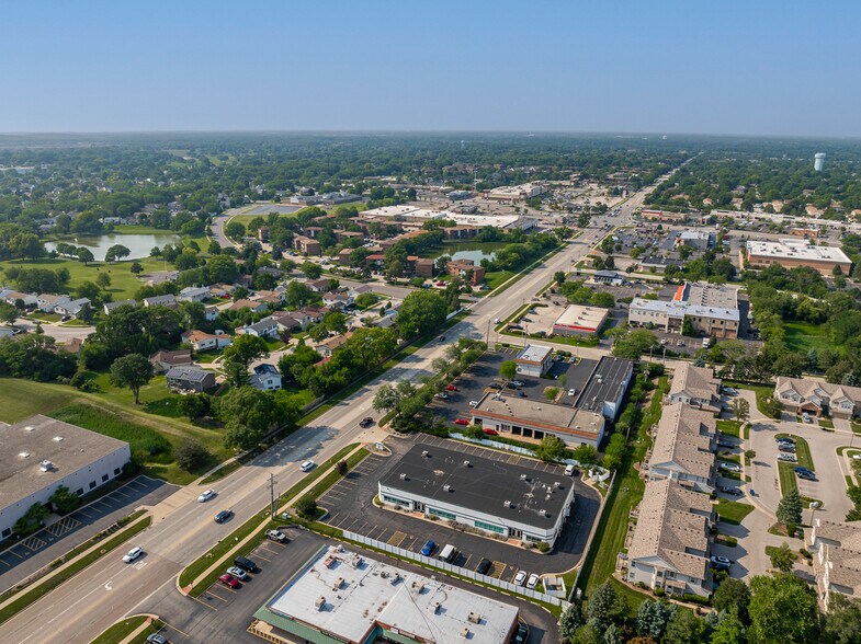 More Photos Of 2005 Bloomingdale Rd, Glendale Heights Office For Sale