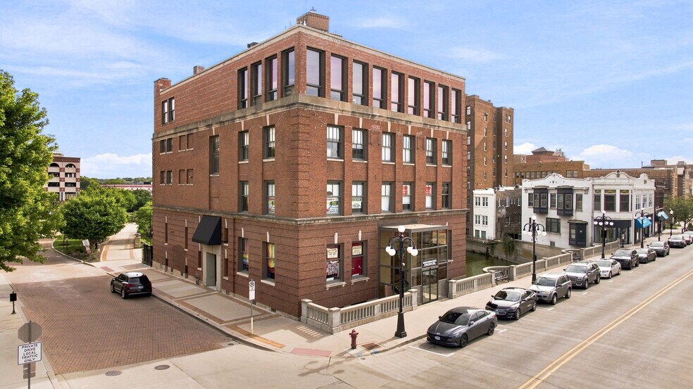 More Photos Of 31 W Downer Pl, Aurora Office For Sale