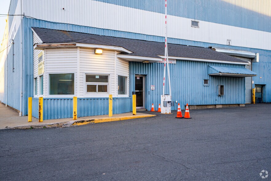 More Photos Of 500 Supor Blvd, Harrison Unknown For Lease