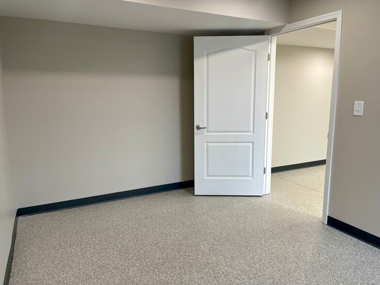 More Photos Of 3925 Lafayette Blvd, Fredericksburg Flex For Lease