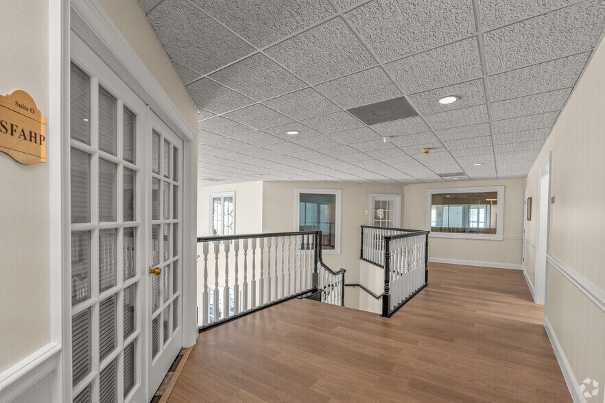 More Photos Of 1615 W Abram St, Arlington Office For Lease