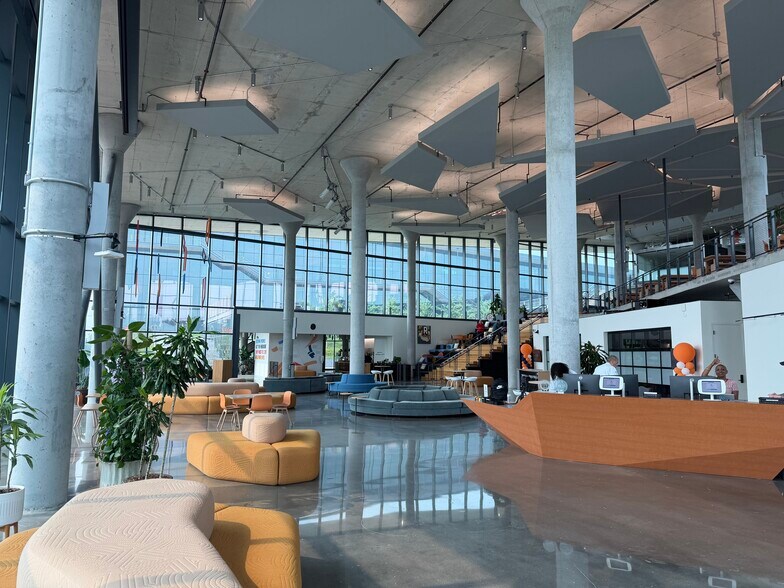 More Photos Of 910 John St, Columbus Office For Lease