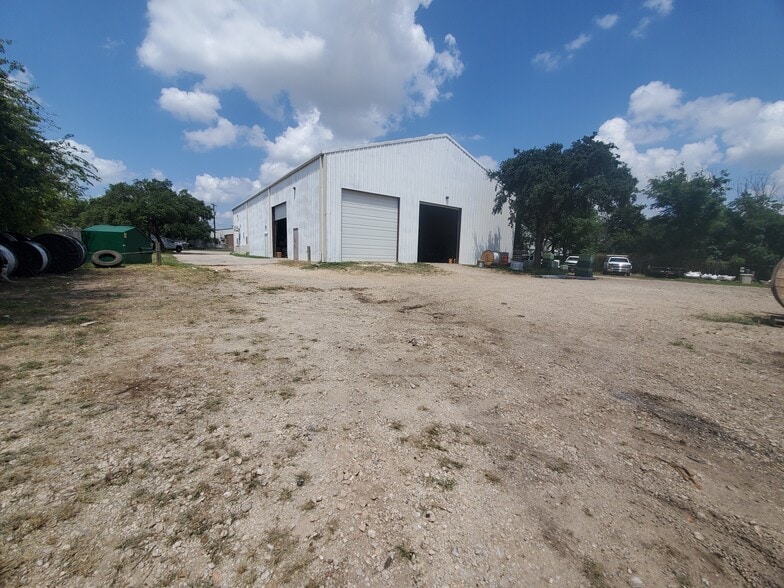 More Photos Of 4938 Enterprise Dr, San Antonio Warehouse For Lease