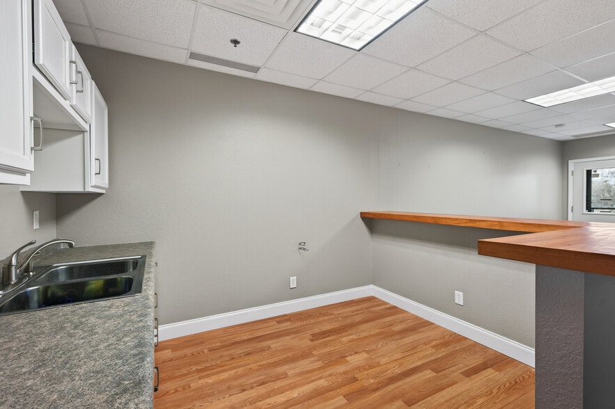 More Photos Of 1063-1123 Weir Dr, Woodbury Medical For Sale