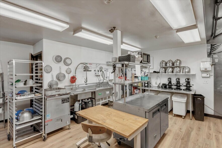 More Photos Of 24 Monroe St, Ellicottville Bar For Sale