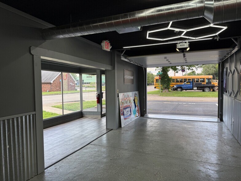 More Photos Of 2006 7th St, Columbus Storefront For Sale