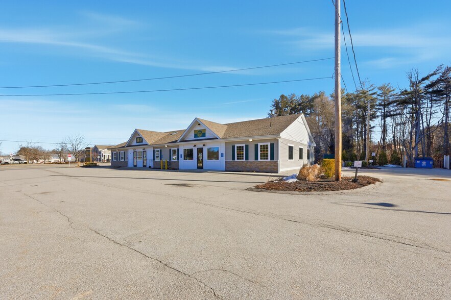 More Photos Of 365 Main St, Sturbridge Storefront For Lease