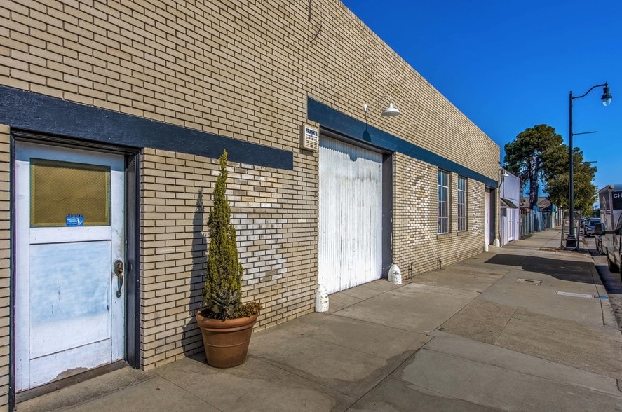 More Photos Of 401 W Chapman Ave, Orange General Retail For Sale