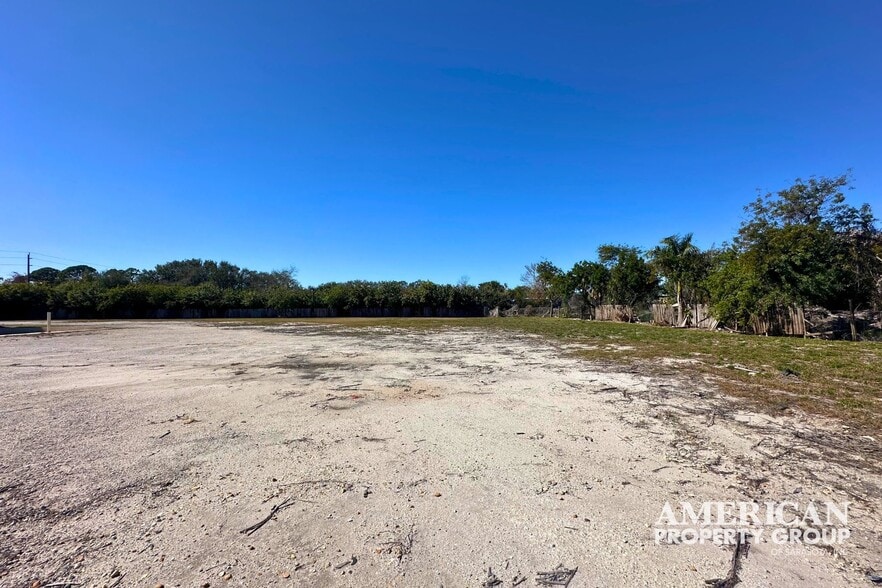 More Photos Of 1227-1231 Hardin Ave, Sarasota Warehouse For Sale