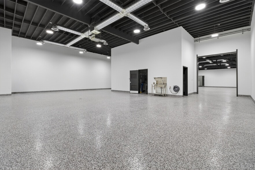 More Photos Of 703 S Main St, Burbank Showroom For Sale